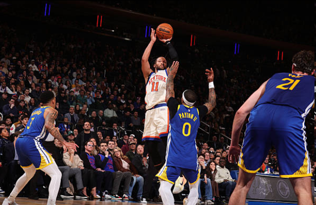 爱游戏官网-勇士遭5连败俯冲西部第十！仅领先开拓者0.5胜场 落后快船2胜场